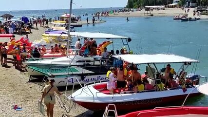 Затемно из порта Архипо-Осиповки: катера уходят по ставриду