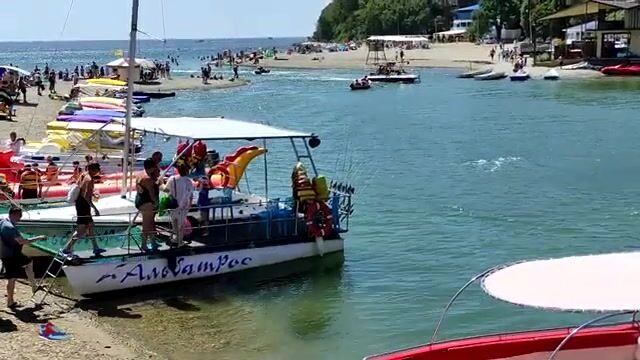 Затемно из порта Архипо-Осиповки: катера уходят по ставриду