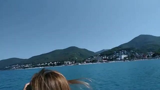 Первый раз в море под Лазаревским - инструктор поставил ритм, и пошла ставрида