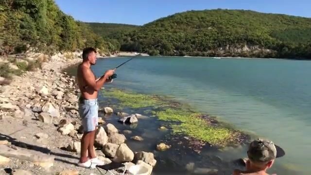 «Есть! И сорвалась» - воскресный улов на Абрау-Дюрсо