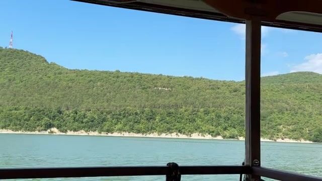 Шестнадцать тоннелей и один электрокатер на Абрау-Дюрсо