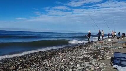 Где на адлерском берегу искать рыбу вечером, в самый штиль?