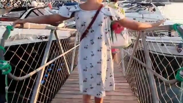 Закат над Адлером с палубы яхты (и пропавшие шлёпки на финише)