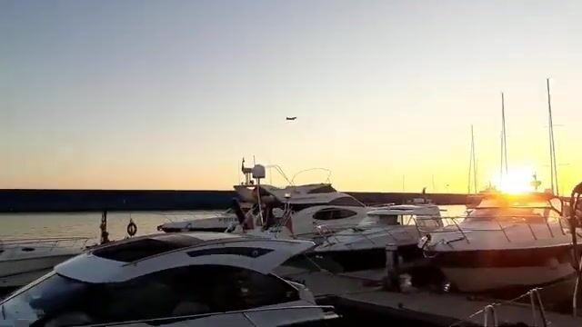 Закат над Адлером с палубы яхты (и пропавшие шлёпки на финише)