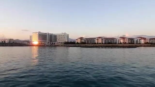 Закат над Адлером с палубы яхты (и пропавшие шлёпки на финише)