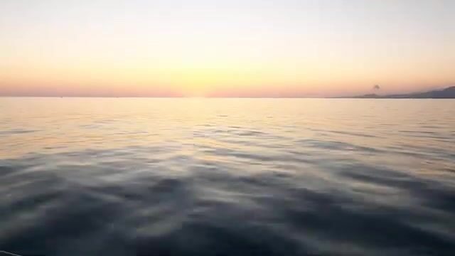 Закат над Адлером с палубы яхты (и пропавшие шлёпки на финише)