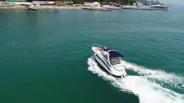 Арендуй катер в Адлере - и лови сам, без чужого самодура