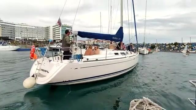 Восемь человек, один Dufour 40, рыбалка и прогулка в Адлере