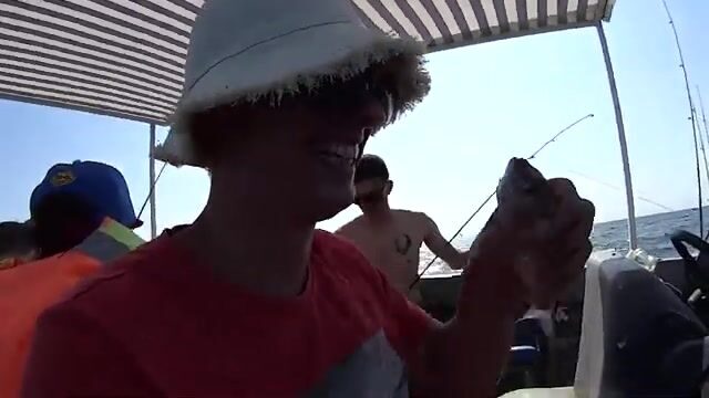 Кефаль подошла к пляжу в Витязево - но взяла только на голый крючок
