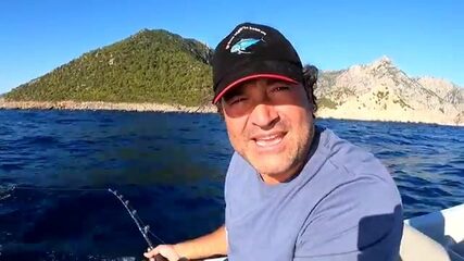 Адрасан, штиль перед рассветом: амберджек выходит на поппер у самого рифа