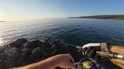 Скалы вместо пляжа - джиг с камня на острове в Адриатике