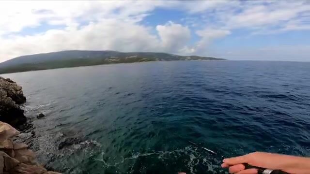 Скалы вместо пляжа - джиг с камня на острове в Адриатике