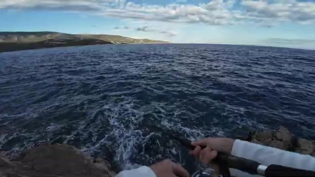 Скалы вместо пляжа - джиг с камня на острове в Адриатике