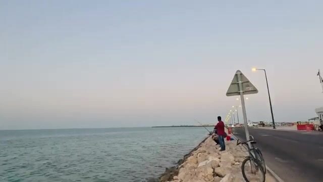 Аль-Вакра: пирс старого порта и вечерний клёв хамура