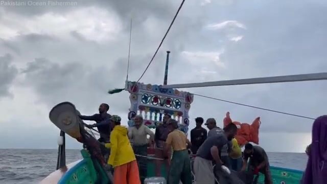 Аравийское море, шторм на полпути - идём вслепую к точке лова