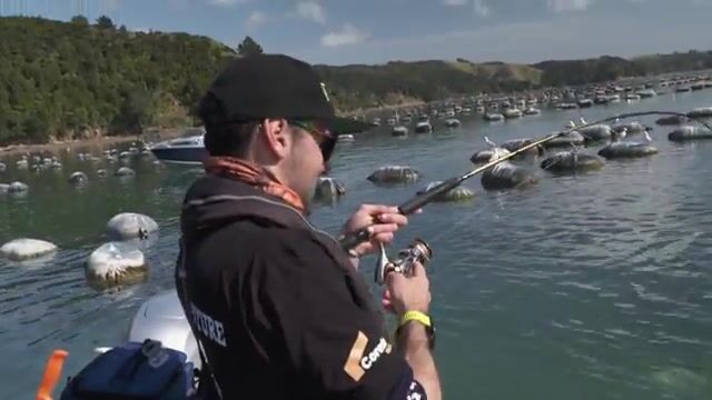 Впервые за штурвалом консольного катера в водах Окленда