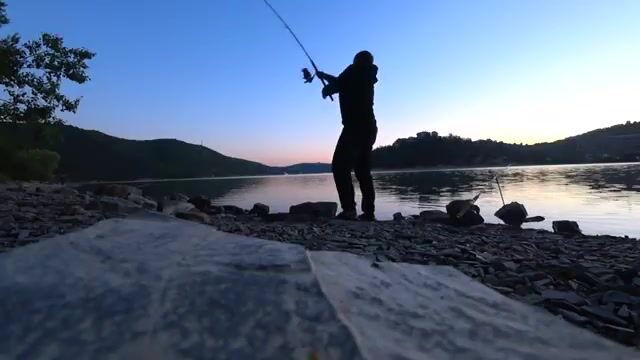 Три часа тишины на Абрау-Дюрсо, а потом спиннинг утащило в воду