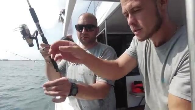 2100 рублей и три часа в море: рыбалка с яхты под Анапой