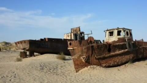Аральское море: порт стоит в песках, а рыба - в двухстах километрах севернее