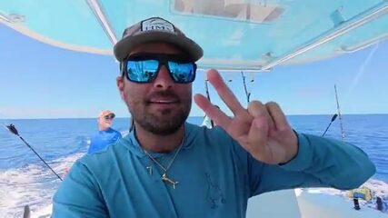 «Лягушачье настроение»: Багамы, шторм и один пойманный дельфин