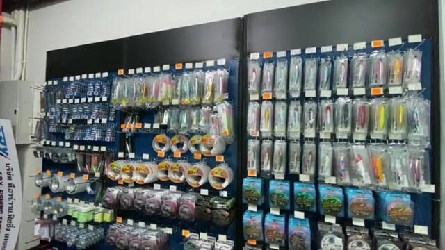 Магазин Tri-Fishing у аэропорта Бангкока (Таиланд): катушки, лидеры, воблеры