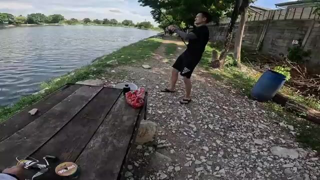 150 бат за вход, и меконгский сом на крючке - будни платного пруда в Бангкоке