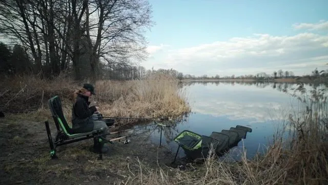 Лёд сошёл, а подлещик уже ловится: холодная вода озера Рыбницы