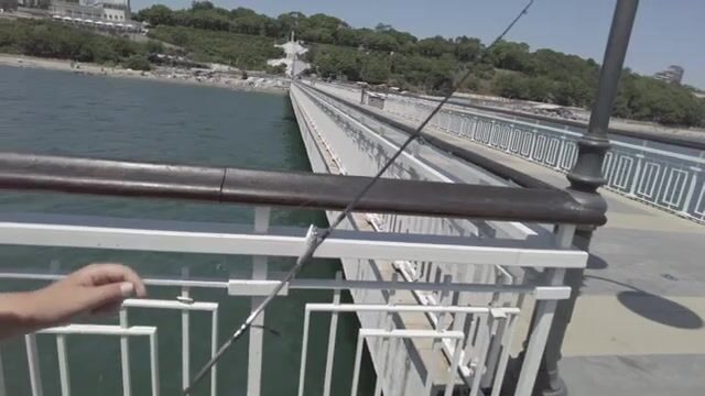 Мостик в Бургасе, сабики и разговор с местным рыбаком