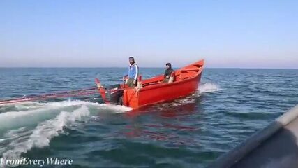 Каспийское море: сеть в четыреста метров тянут волоком с берега