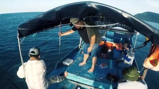 Возвращаюсь к рифам Кондао и веду джиг против течения