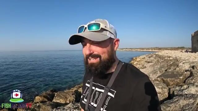«Дорада взяла на стоянке»: Пафос, где троллинг сменяет поплавок над рифом