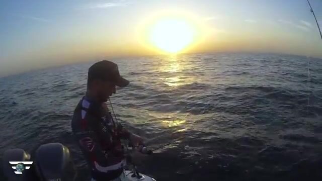 Медленный джиггинг для барракуды у берегов Дубая (ОАЭ)