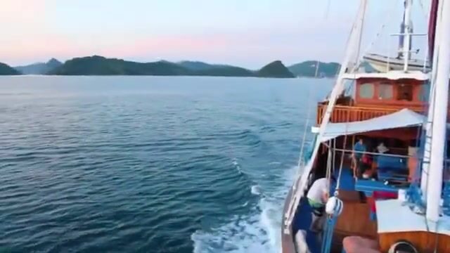 Заплыв в открытое море Флорес (Индонезия): что скрывает риф на пятнадцати метрах?