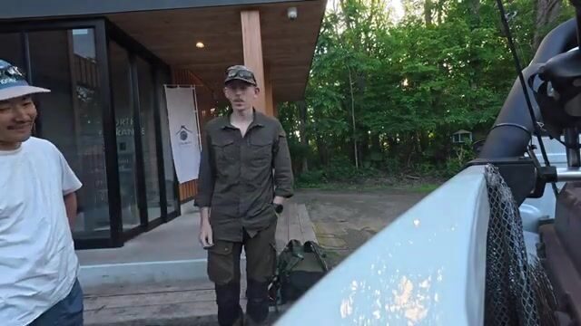 Как в Хоккайдо новичка ставят на кальмара: гид показывает эгинг с первого заброса