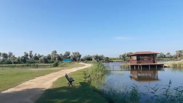 Загляни на лотосы у Голубицкой и останься на рыбалку в «Малом Ахтанизе»