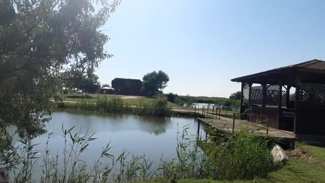 Загляни на лотосы у Голубицкой и останься на рыбалку в «Малом Ахтанизе»
