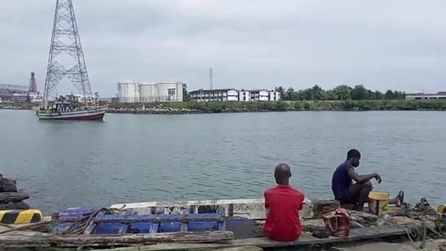 Почему у берегов Ганы рыбацкие лодки раскрашены, как флаги?