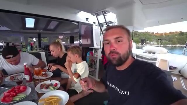 Чёрное ризотто в ресторане и рыба на блесну прямо с борта у Хвара