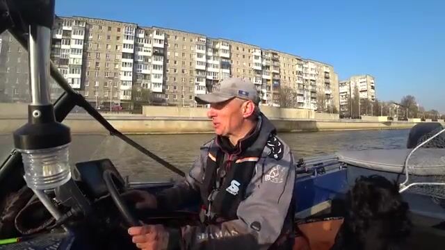 Ночевали в лодке под Калининградом, а утром клюнуло не то, что ждали
