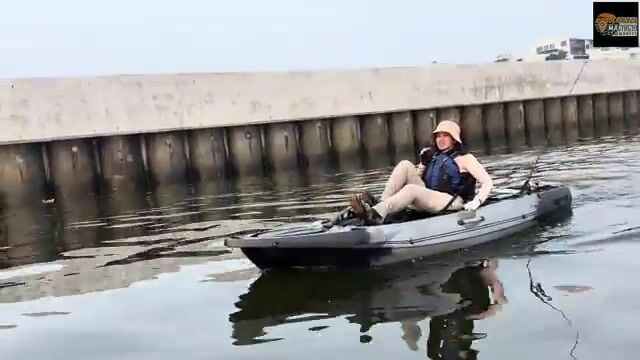 Каяк у Джакарты: залив мутный, а рыба всё равно есть