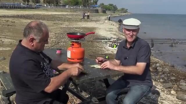Пять тридцать утра на Кинерете, и спом с кукурузой уже работает