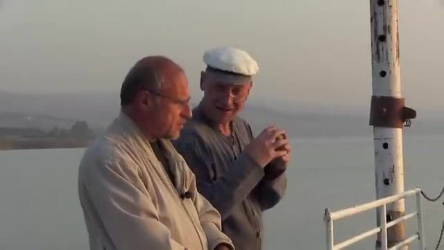 Пять тридцать утра на Кинерете, и спом с кукурузой уже работает