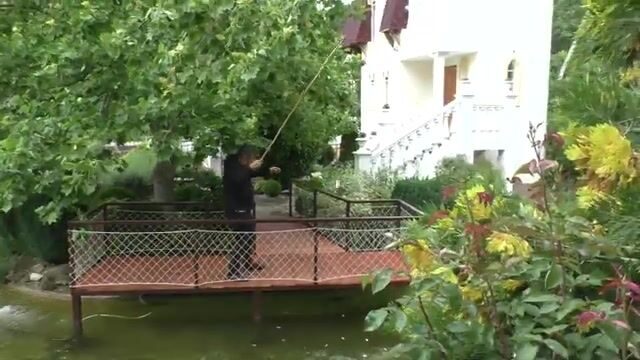 Кабардинка сверху: тропа на смотровую площадку и форель в пруду за поворотом