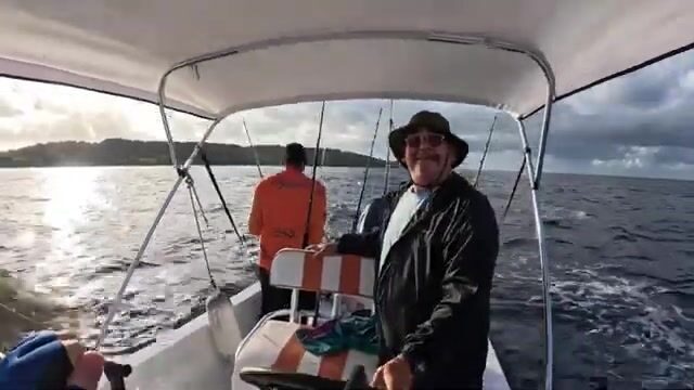 Тунец у Роатана в Гондурасе клюёт, только не тот, что нужен
