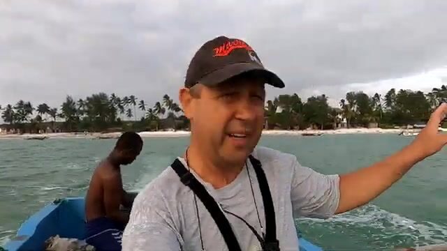 Возьми таблетки от укачивания: с Кивенгвы на волну выходит лодка с одним мотором