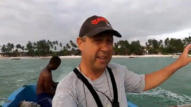 Возьми таблетки от укачивания: с Кивенгвы на волну выходит лодка с одним мотором