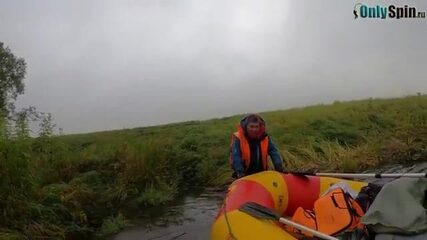 Сплавляюсь под вулканом Опала и беру гольца прямо с рафта на Камчатке