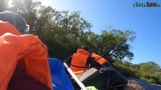 Сплавляюсь под вулканом Опала и беру гольца прямо с рафта на Камчатке