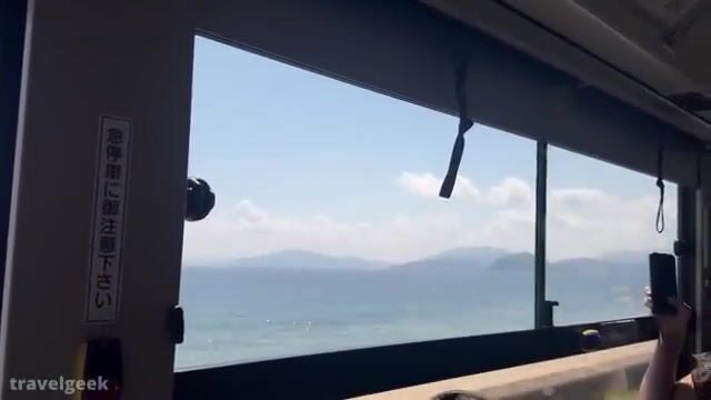 Двести пятьдесят лодочных гаражей Ине смотрят прямо в Японское море