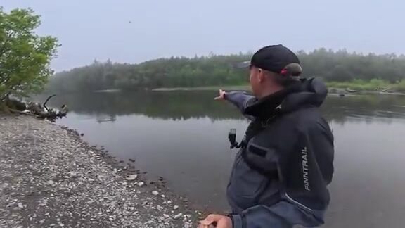 На медвежьей реке Камчатки кунджа берёт с первого заброса